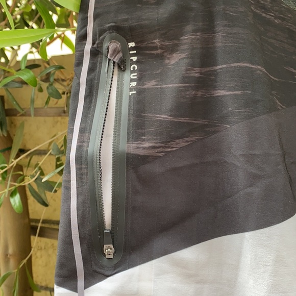 Rip Curl MENS Board Shorts - Picture 3 of 4